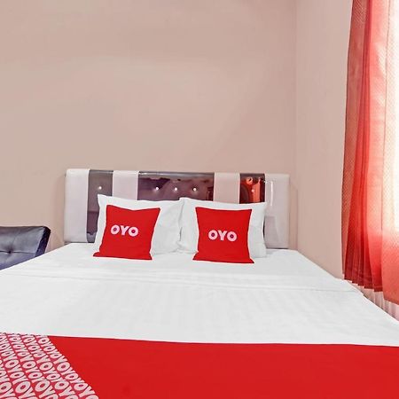 Oyo 90796 Hotel Mulya Indah Tambakmulya Buitenkant foto