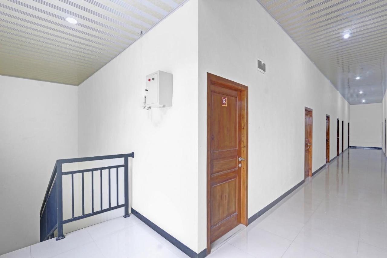 Oyo 90796 Hotel Mulya Indah Tambakmulya Buitenkant foto