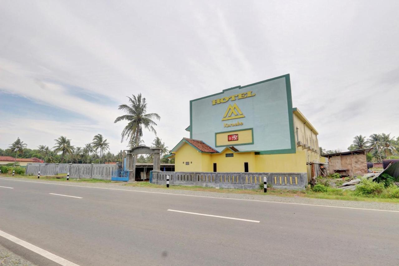 Oyo 90796 Hotel Mulya Indah Tambakmulya Buitenkant foto