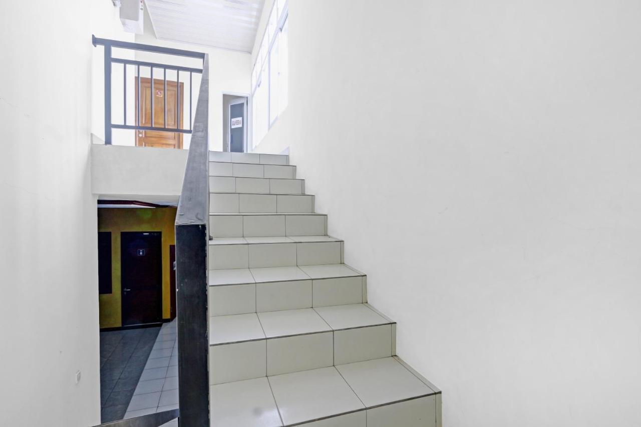 Oyo 90796 Hotel Mulya Indah Tambakmulya Buitenkant foto