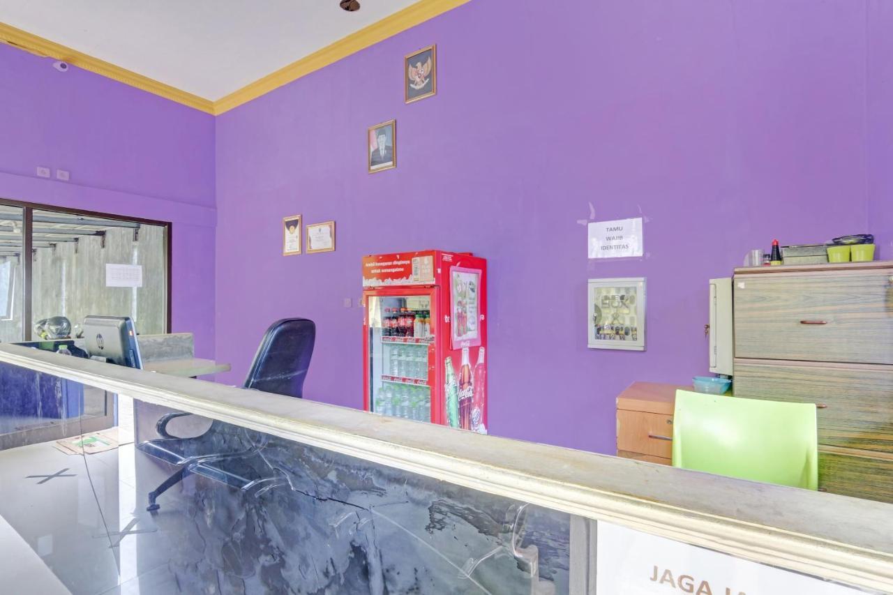 Oyo 90796 Hotel Mulya Indah Tambakmulya Buitenkant foto