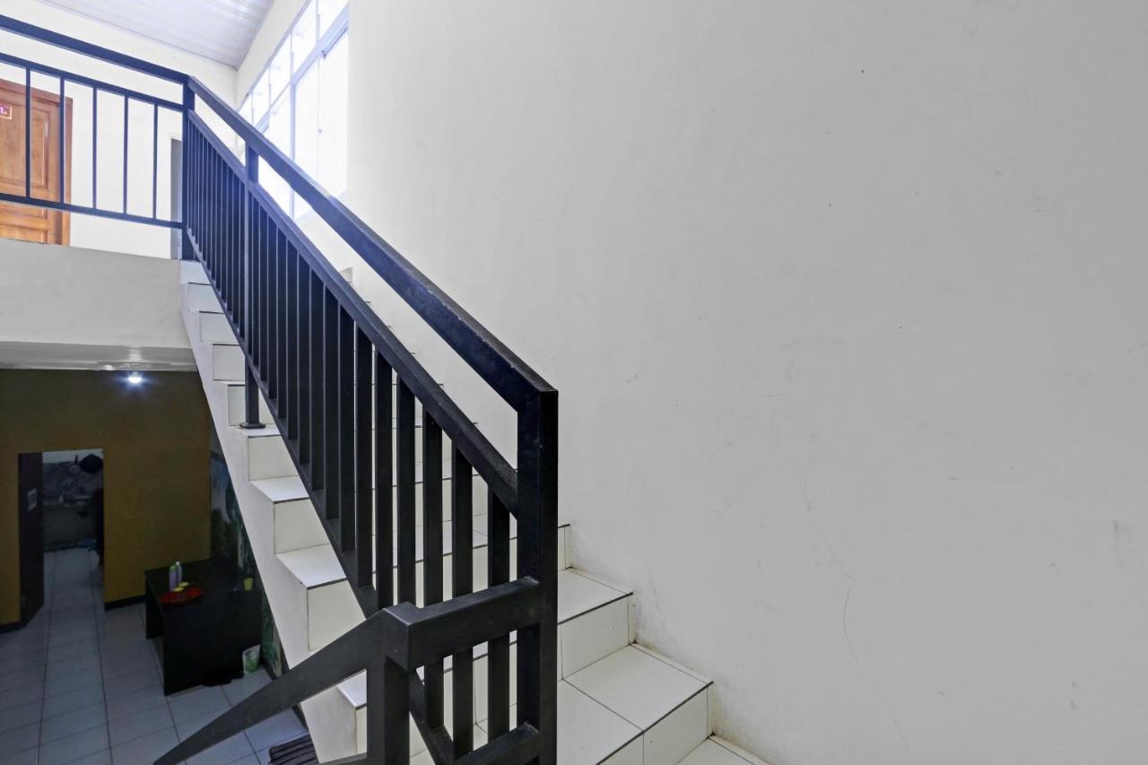Oyo 90796 Hotel Mulya Indah Tambakmulya Buitenkant foto