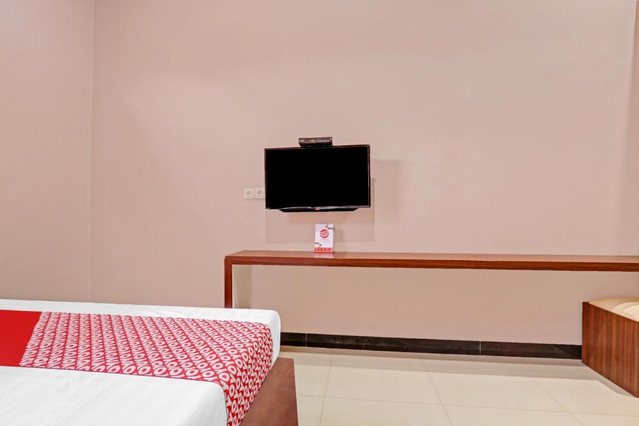 Oyo 90796 Hotel Mulya Indah Tambakmulya Buitenkant foto