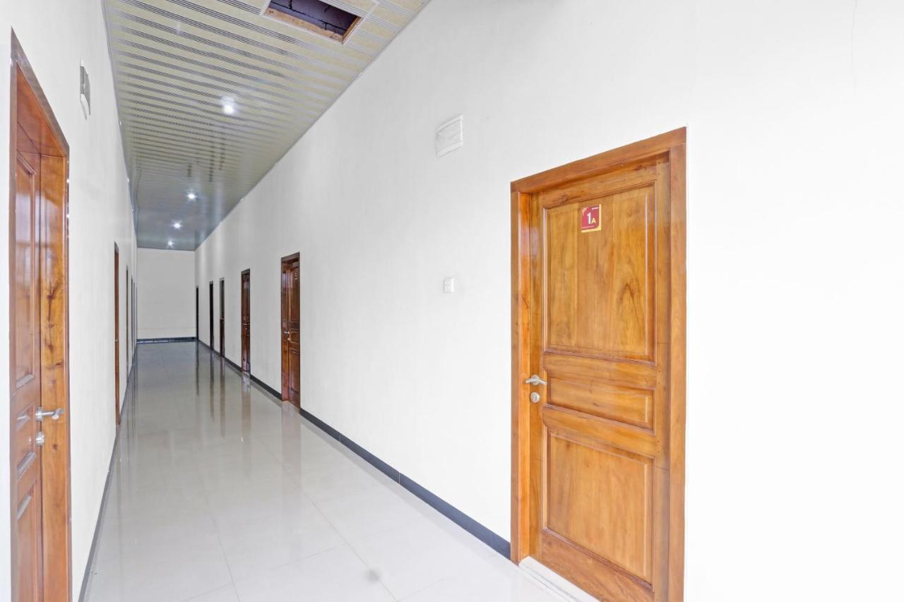 Oyo 90796 Hotel Mulya Indah Tambakmulya Buitenkant foto