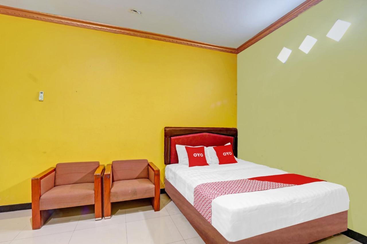 Oyo 90796 Hotel Mulya Indah Tambakmulya Buitenkant foto