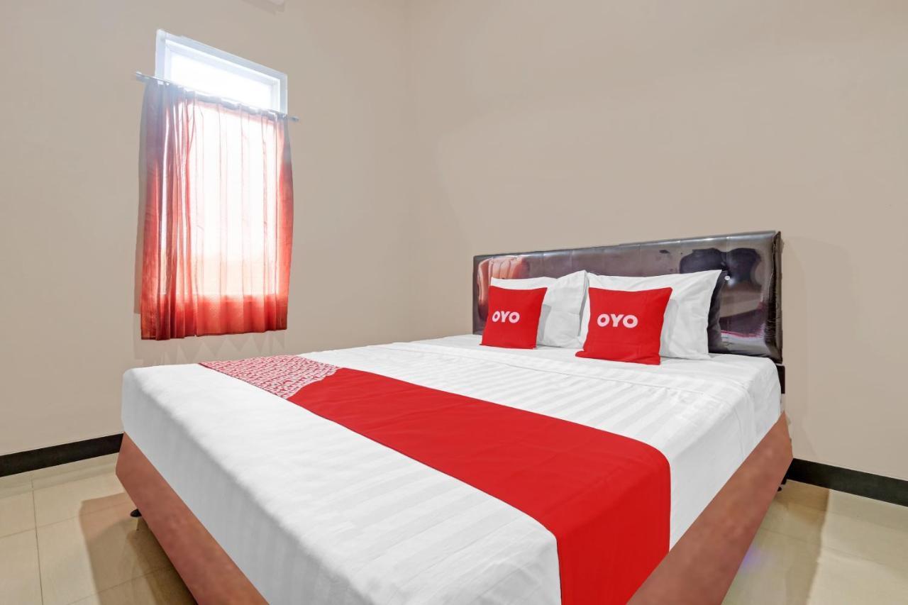 Oyo 90796 Hotel Mulya Indah Tambakmulya Buitenkant foto