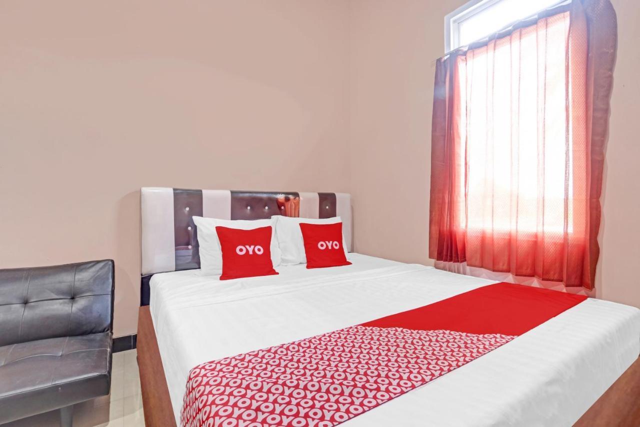 Oyo 90796 Hotel Mulya Indah Tambakmulya Buitenkant foto